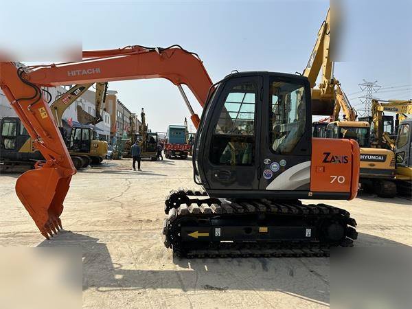 HITACHI ZX70 - Excavator pe şenile: Foto 1 HITACHI ZX70 - Excavator pe şenile: Foto 1