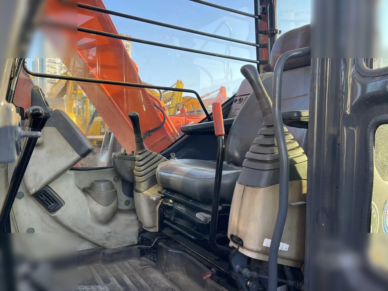 HITACHI ZX70 - Excavator pe şenile: Foto 4 HITACHI ZX70 - Excavator pe şenile: Foto 4