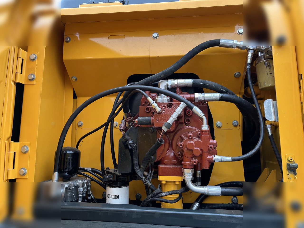 HYUNDAI ROBEX 210W-9 - Excavator pe roţi: Foto 5 HYUNDAI ROBEX 210W-9 - Excavator pe roţi: Foto 5