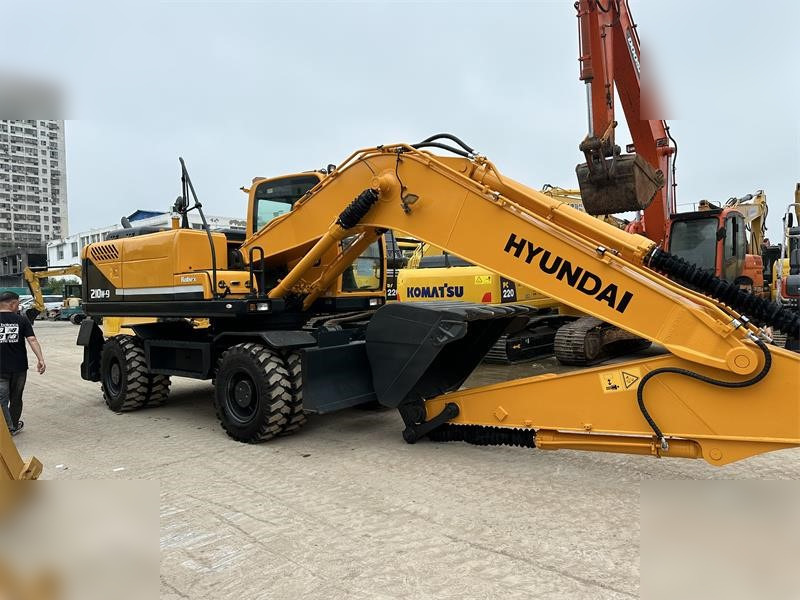 HYUNDAI ROBEX 210W-9 - Excavator pe roţi: Foto 4 HYUNDAI ROBEX 210W-9 - Excavator pe roţi: Foto 4