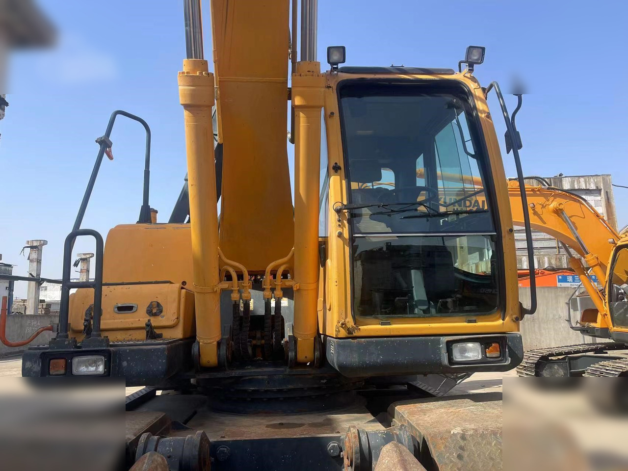 HYUNDAI ROBEX 210W-9 - Excavator pe roţi: Foto 5 HYUNDAI ROBEX 210W-9 - Excavator pe roţi: Foto 5