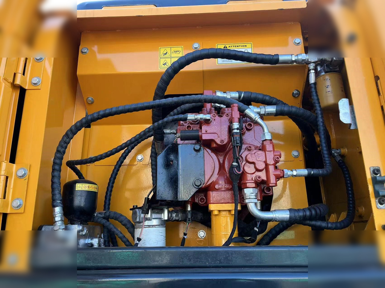 HYUNDAI ROBEX 210W-9 - Excavator pe roţi: Foto 5 HYUNDAI ROBEX 210W-9 - Excavator pe roţi: Foto 5