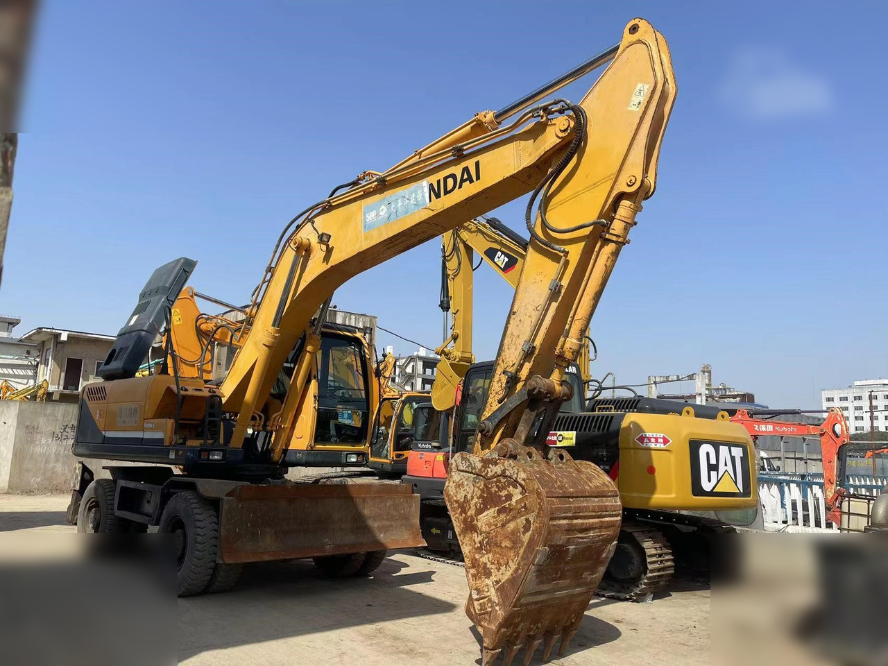 HYUNDAI ROBEX 210W-9 - Excavator pe roţi: Foto 1 HYUNDAI ROBEX 210W-9 - Excavator pe roţi: Foto 1
