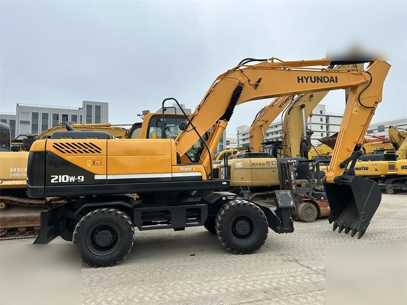 HYUNDAI ROBEX 210W-9 - Excavator pe roţi: Foto 1 HYUNDAI ROBEX 210W-9 - Excavator pe roţi: Foto 1