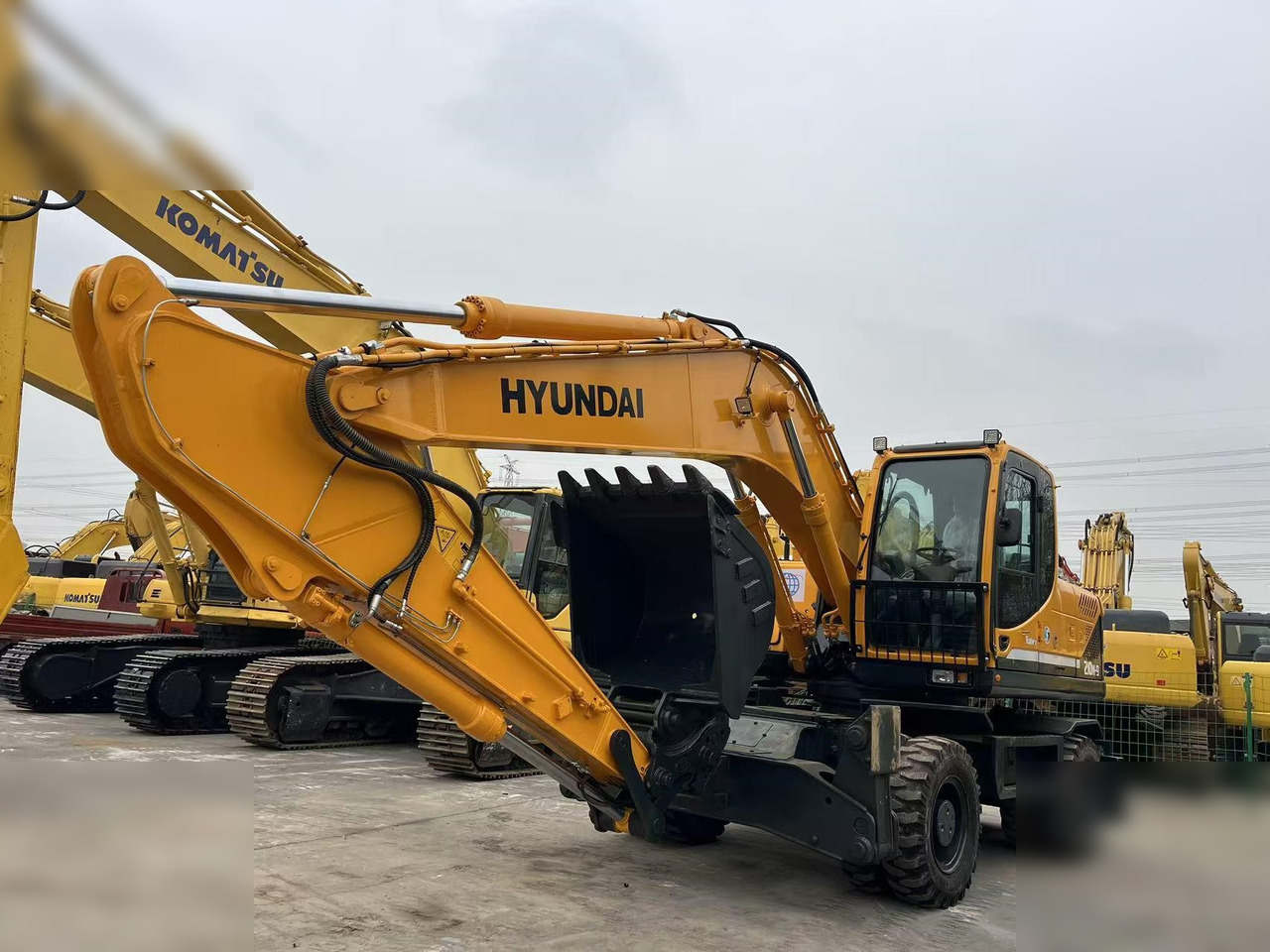 HYUNDAI ROBEX 210W-9S - Excavator pe roţi: Foto 4 HYUNDAI ROBEX 210W-9S - Excavator pe roţi: Foto 4