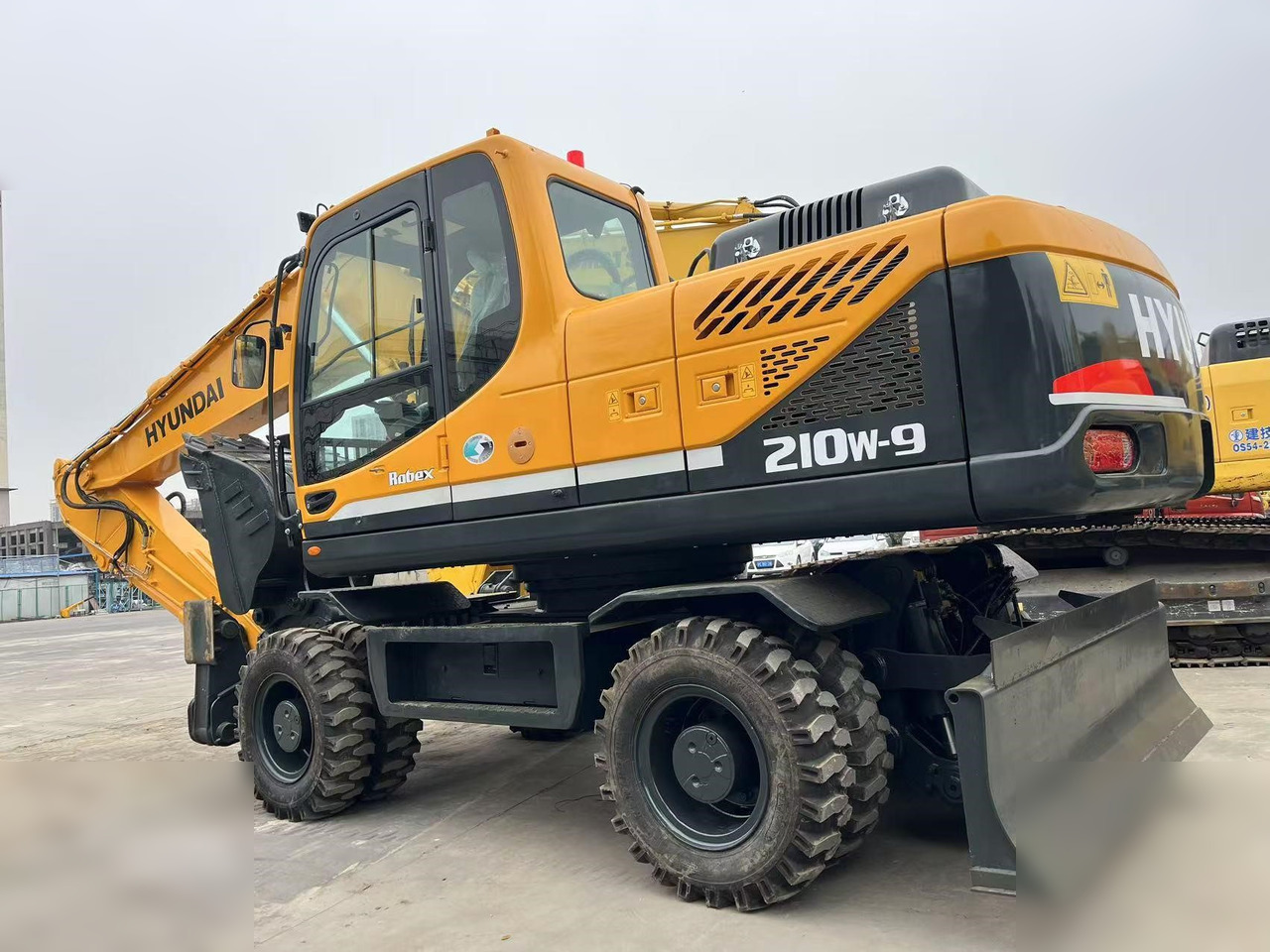 HYUNDAI ROBEX 210W-9S - Excavator pe roţi: Foto 1 HYUNDAI ROBEX 210W-9S - Excavator pe roţi: Foto 1