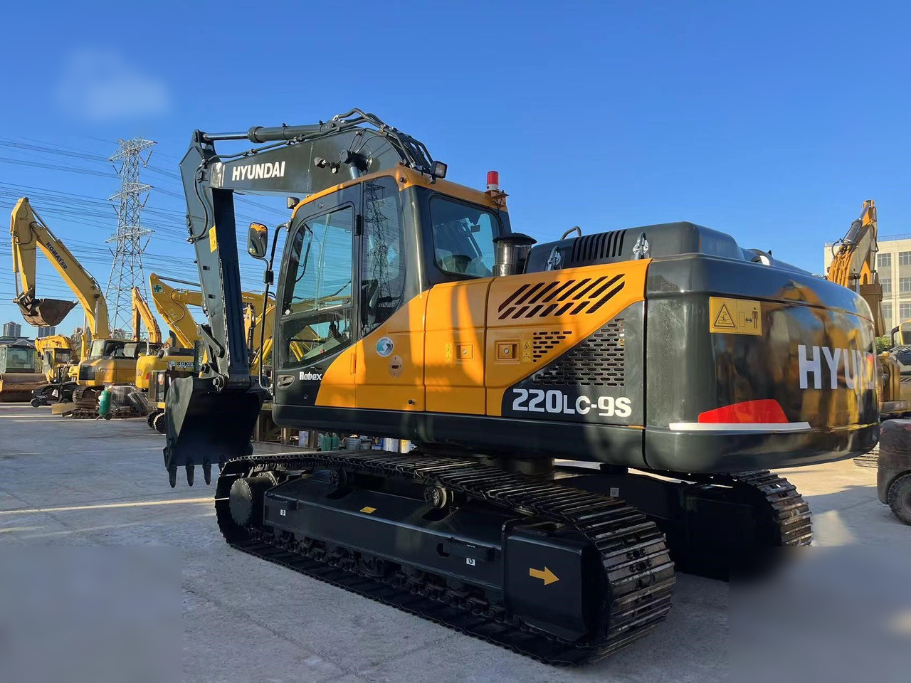 HYUNDAI ROBEX 220 LC-9S - Excavator pe şenile: Foto 2 HYUNDAI ROBEX 220 LC-9S - Excavator pe şenile: Foto 2