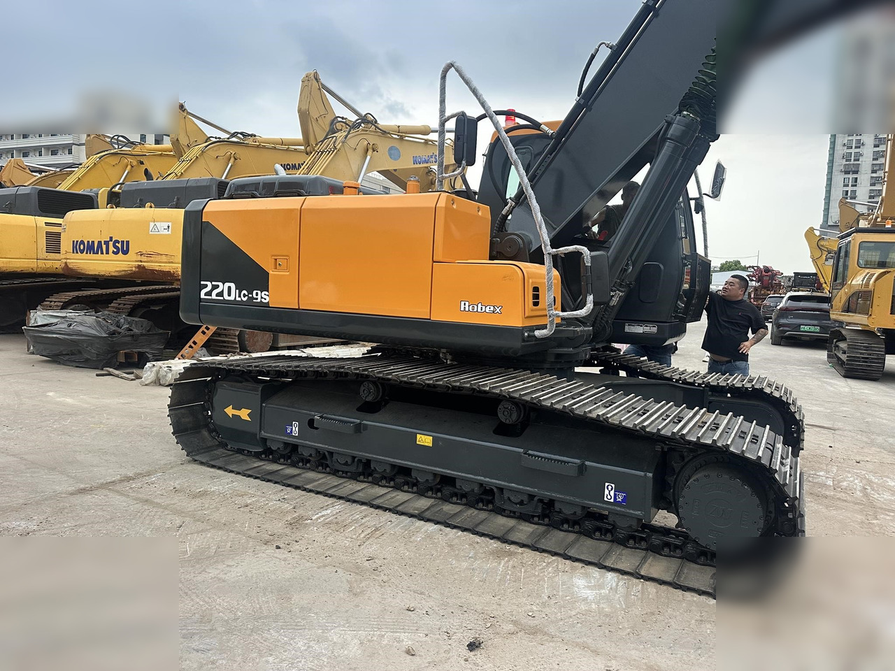 HYUNDAI ROBEX 220 LC-9S - Excavator pe şenile: Foto 4 HYUNDAI ROBEX 220 LC-9S - Excavator pe şenile: Foto 4