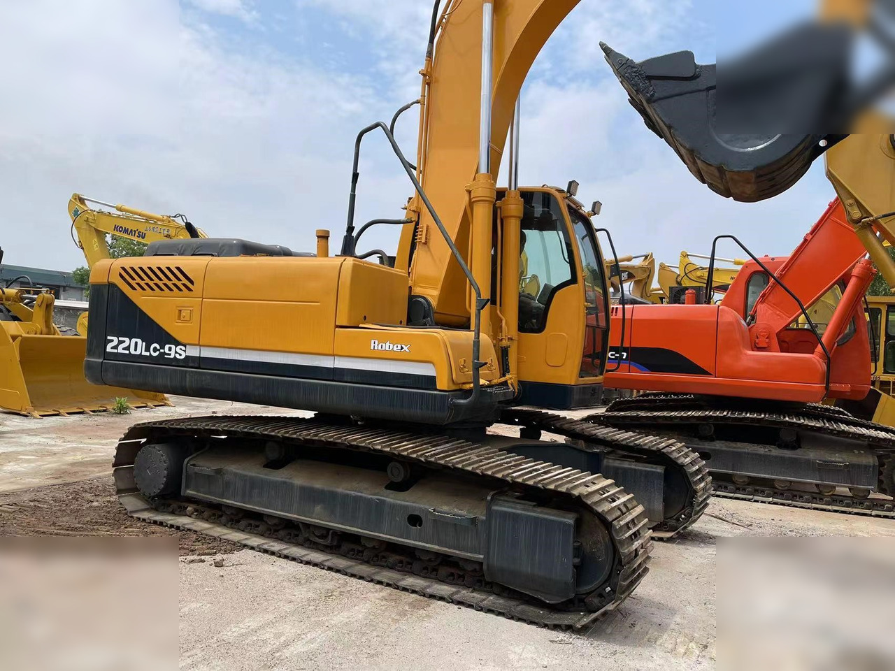 HYUNDAI ROBEX 220 LC-9S - Excavator pe şenile: Foto 2 HYUNDAI ROBEX 220 LC-9S - Excavator pe şenile: Foto 2