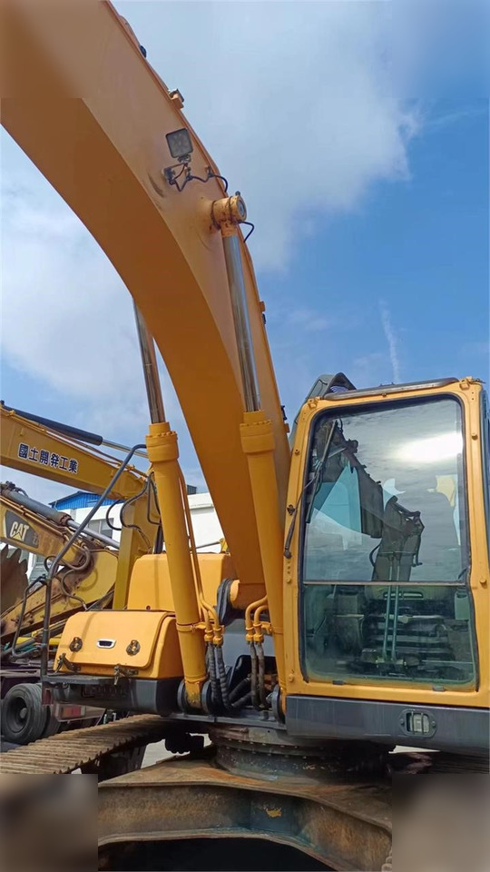 HYUNDAI ROBEX 220 LC-9S - Excavator pe şenile: Foto 5 HYUNDAI ROBEX 220 LC-9S - Excavator pe şenile: Foto 5