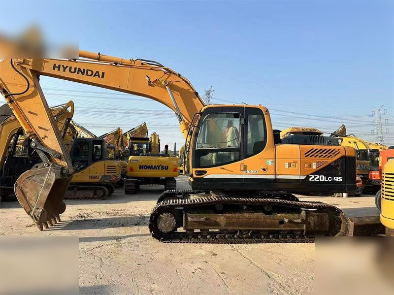 HYUNDAI ROBEX 220 LC-9S - Excavator pe şenile: Foto 1 HYUNDAI ROBEX 220 LC-9S - Excavator pe şenile: Foto 1