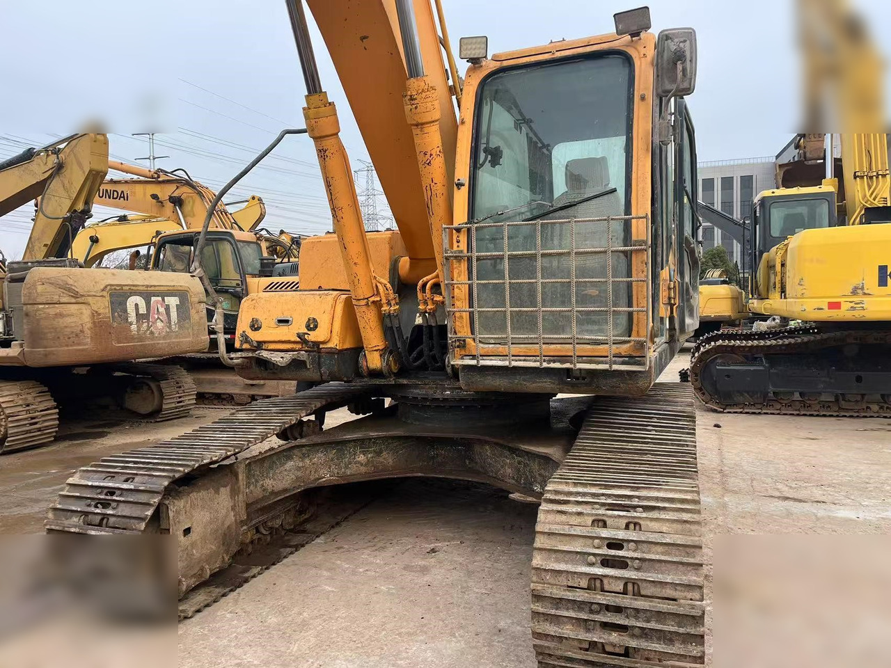 HYUNDAI ROBEX 220 LC-9S - Excavator pe şenile: Foto 4 HYUNDAI ROBEX 220 LC-9S - Excavator pe şenile: Foto 4