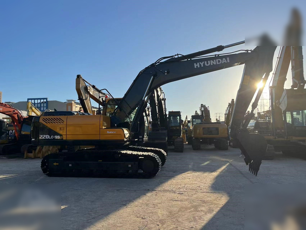 HYUNDAI ROBEX 220 LC-9S - Excavator pe şenile: Foto 1 HYUNDAI ROBEX 220 LC-9S - Excavator pe şenile: Foto 1