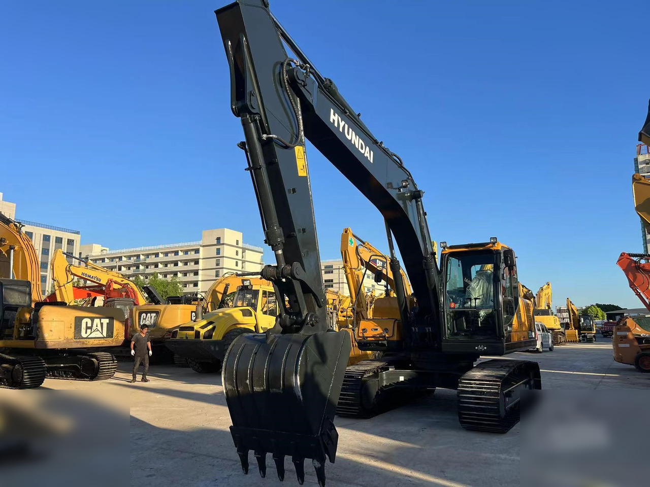 HYUNDAI ROBEX 220 LC-9S - Excavator pe şenile: Foto 3 HYUNDAI ROBEX 220 LC-9S - Excavator pe şenile: Foto 3