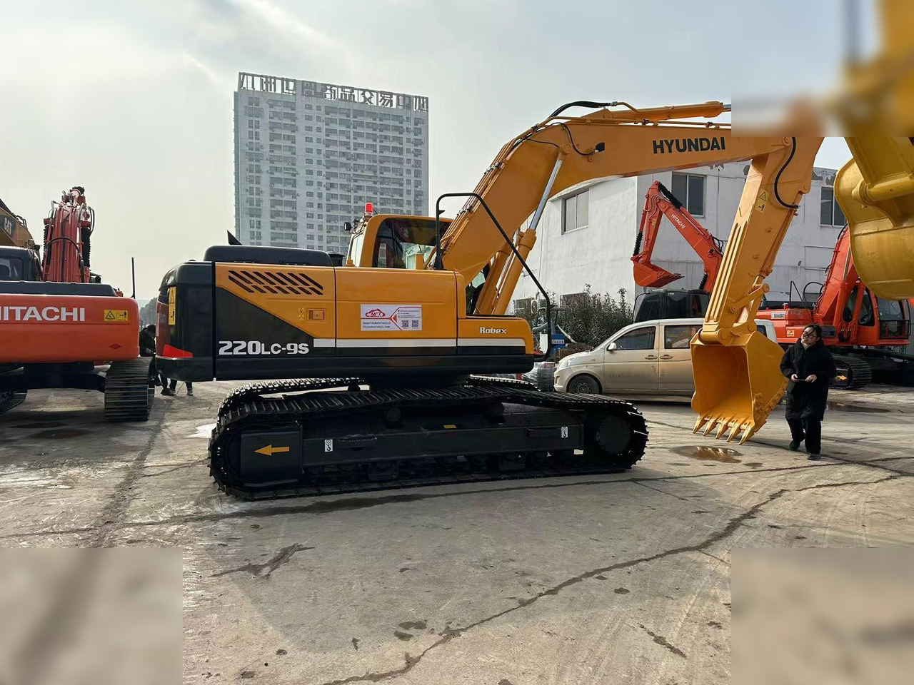 HYUNDAI ROBEX 220 LC-9S - Excavator pe şenile: Foto 2 HYUNDAI ROBEX 220 LC-9S - Excavator pe şenile: Foto 2