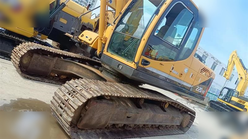 HYUNDAI ROBEX 220 LC-9S - Excavator pe şenile: Foto 2 HYUNDAI ROBEX 220 LC-9S - Excavator pe şenile: Foto 2