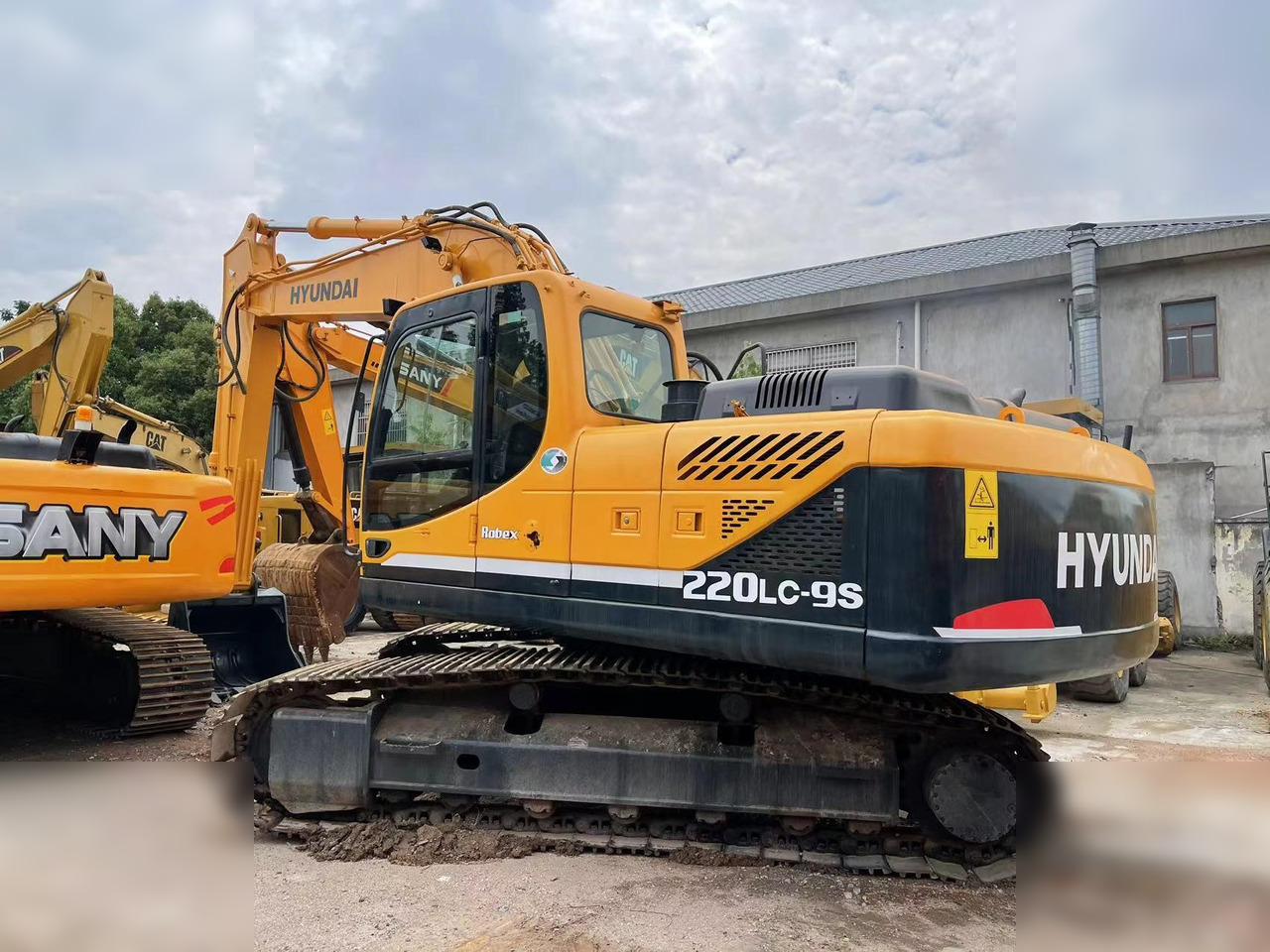 HYUNDAI ROBEX 220 LC-9S - Excavator pe şenile: Foto 1 HYUNDAI ROBEX 220 LC-9S - Excavator pe şenile: Foto 1
