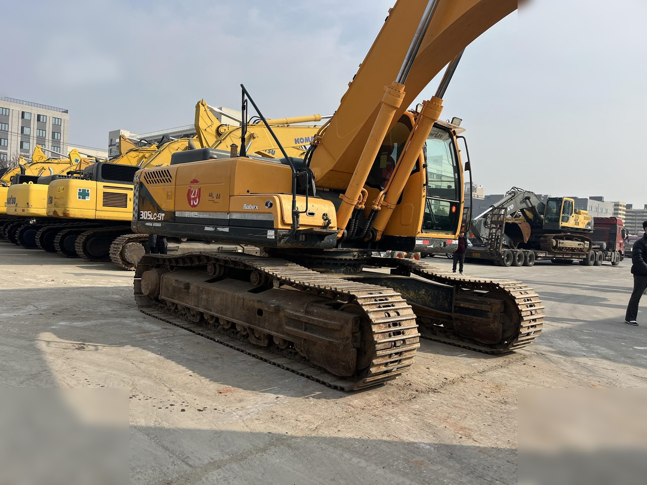 HYUNDAI ROBEX 305 LC-9T - Excavator pe şenile: Foto 4 HYUNDAI ROBEX 305 LC-9T - Excavator pe şenile: Foto 4