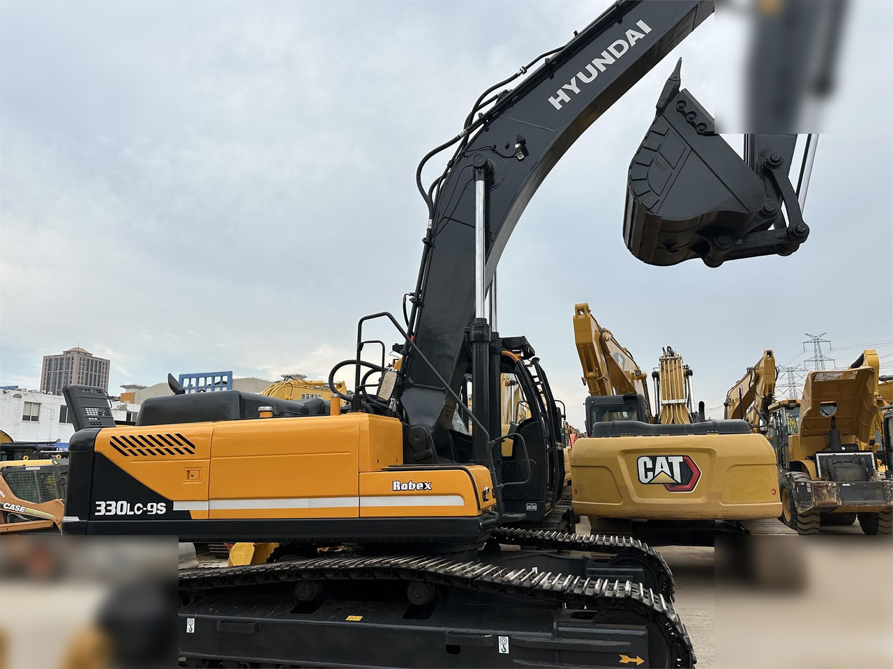 HYUNDAI ROBEX 330 LC-9S - Excavator pe şenile: Foto 2 HYUNDAI ROBEX 330 LC-9S - Excavator pe şenile: Foto 2