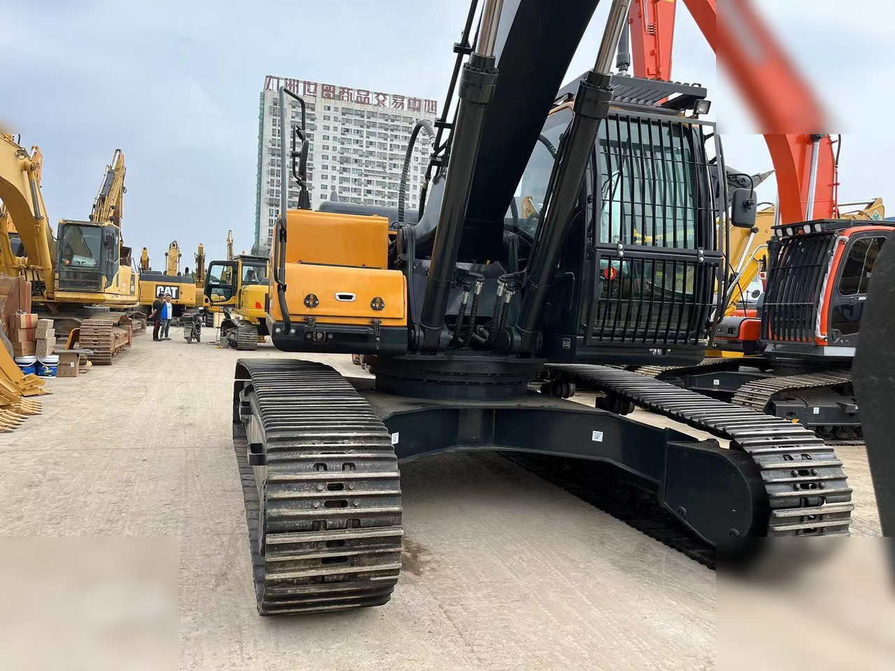 HYUNDAI ROBEX 330 LC-9S - Excavator pe şenile: Foto 3 HYUNDAI ROBEX 330 LC-9S - Excavator pe şenile: Foto 3