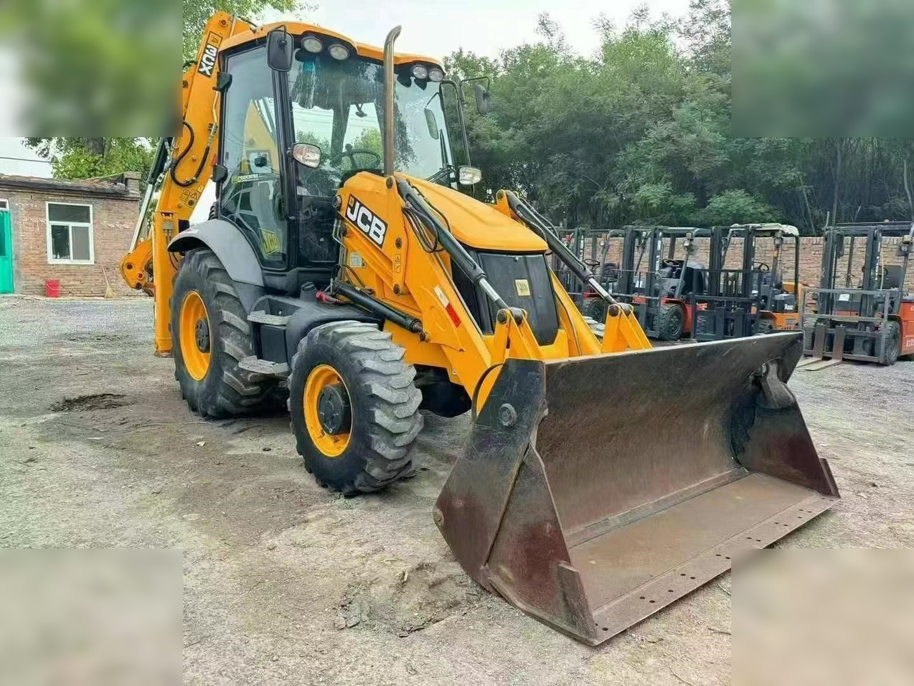 JCB 3CX - Buldoexcavator: Foto 1 JCB 3CX - Buldoexcavator: Foto 1