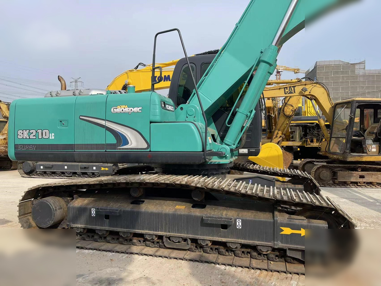 KOBELCO SK210 - Excavator pe şenile: Foto 2 KOBELCO SK210 - Excavator pe şenile: Foto 2
