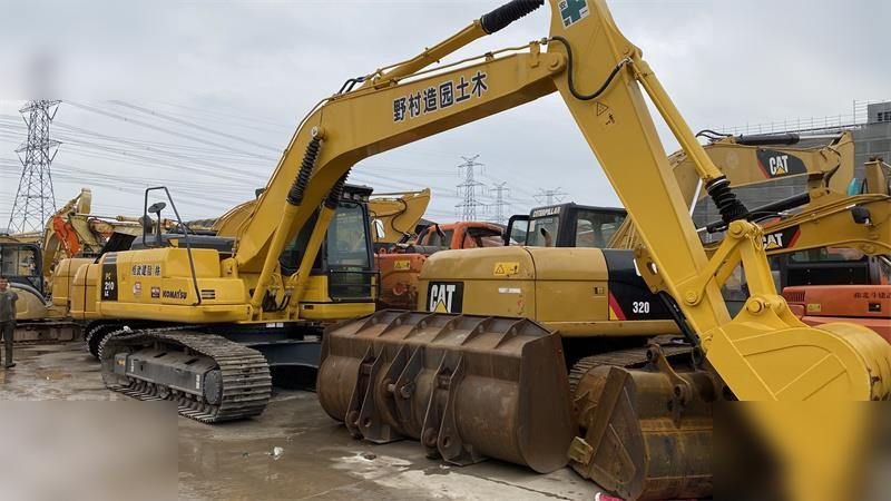 KOMATSU PC210 LC-8 - Excavator pe şenile: Foto 3 KOMATSU PC210 LC-8 - Excavator pe şenile: Foto 3