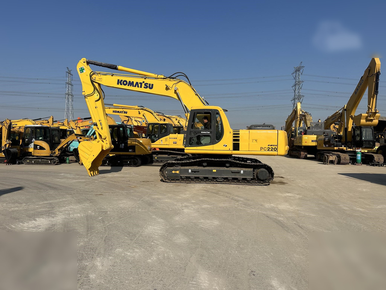 KOMATSU PC220-6 - Excavator pe şenile: Foto 1 KOMATSU PC220-6 - Excavator pe şenile: Foto 1