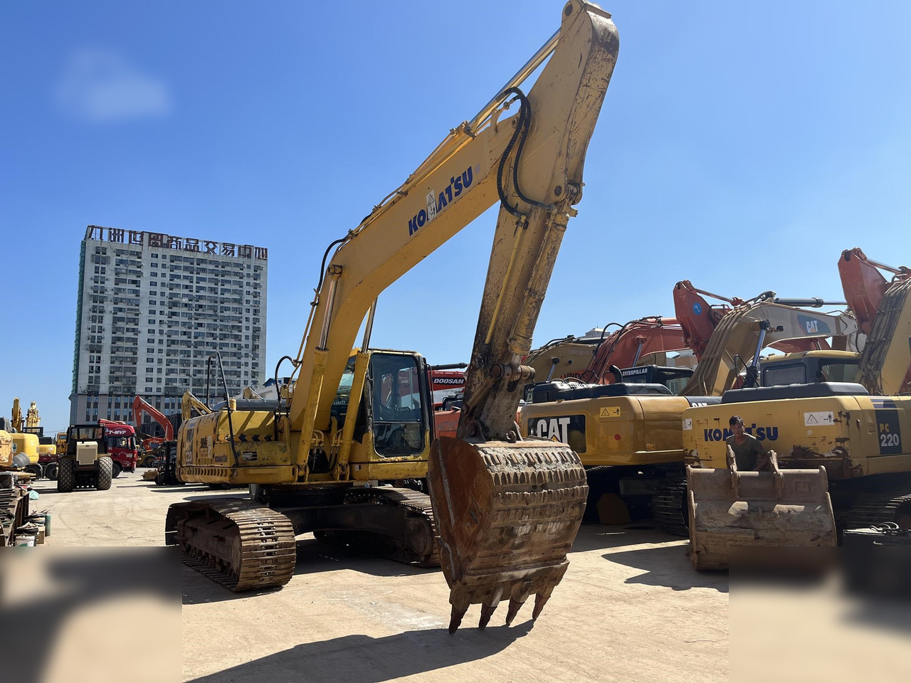 KOMATSU PC220-7 - Excavator pe şenile: Foto 1 KOMATSU PC220-7 - Excavator pe şenile: Foto 1