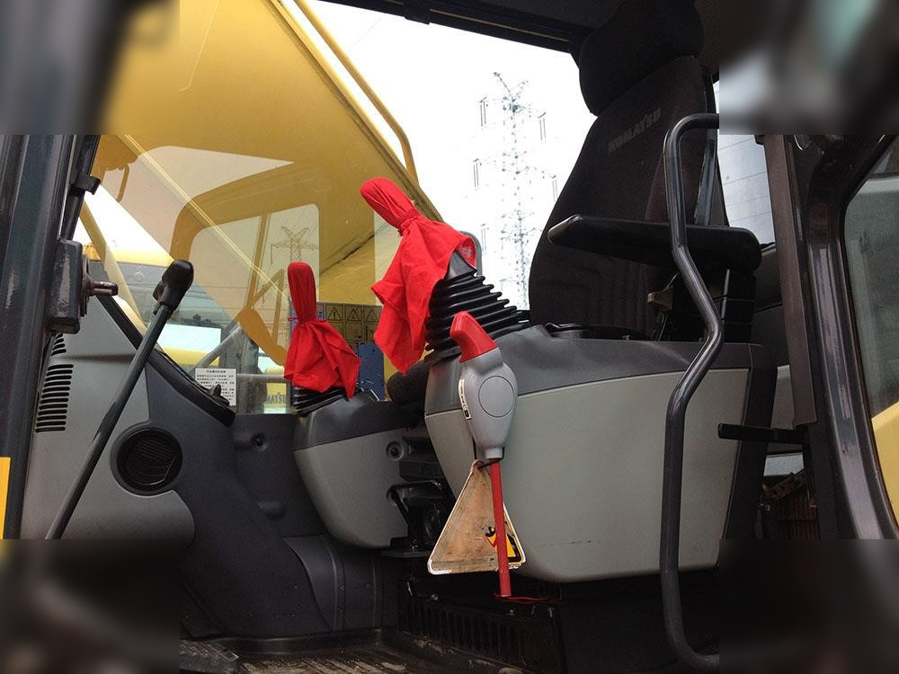 KOMATSU PC220-8 - Excavator pe şenile: Foto 3 KOMATSU PC220-8 - Excavator pe şenile: Foto 3