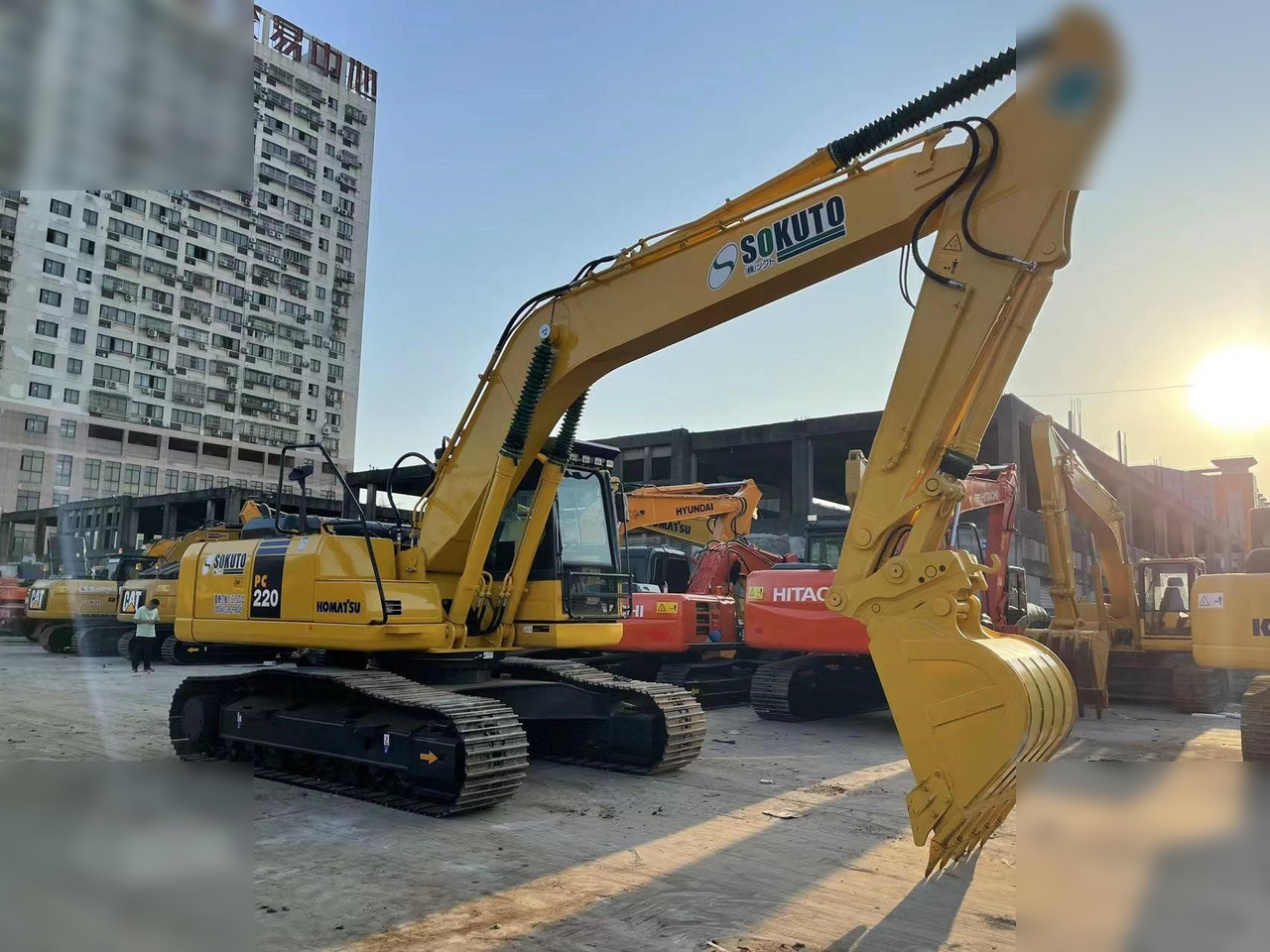 KOMATSU PC220-8 - Excavator pe şenile: Foto 1 KOMATSU PC220-8 - Excavator pe şenile: Foto 1