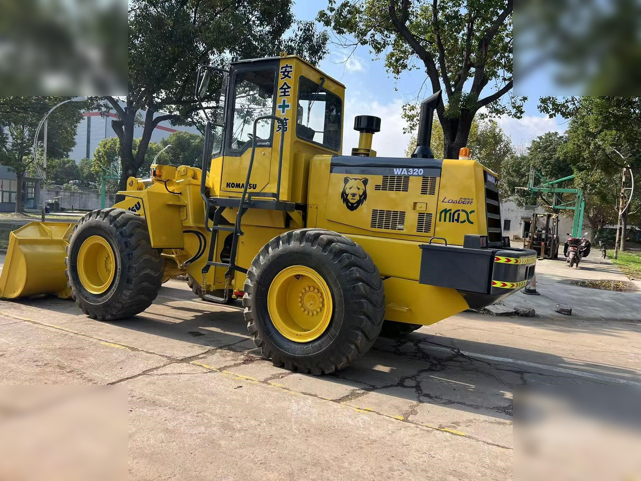 KOMATSU WA320-3 - Încărcător frontal pe pneuri: Foto 4 KOMATSU WA320-3 - Încărcător frontal pe pneuri: Foto 4