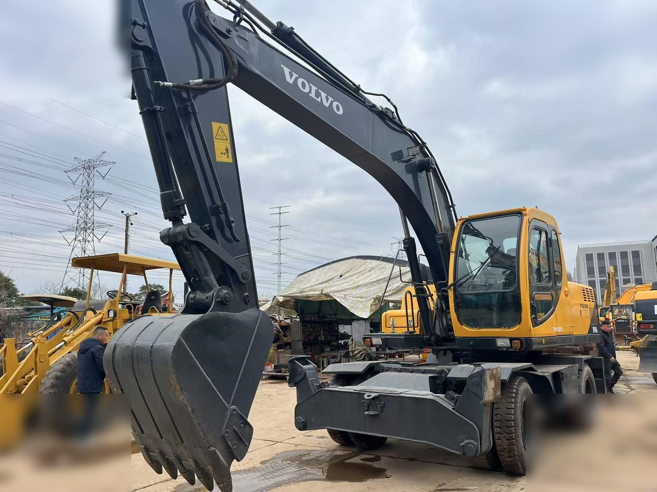VOLVO EW170 - Excavator pe roţi: Foto 3 VOLVO EW170 - Excavator pe roţi: Foto 3