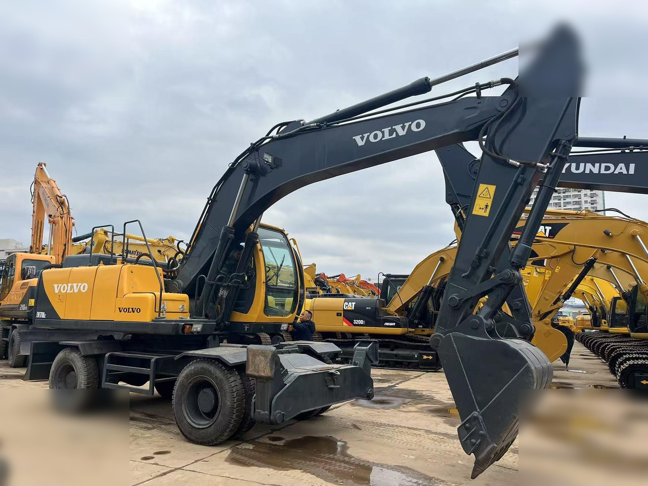 VOLVO EW170 - Excavator pe roţi: Foto 4 VOLVO EW170 - Excavator pe roţi: Foto 4