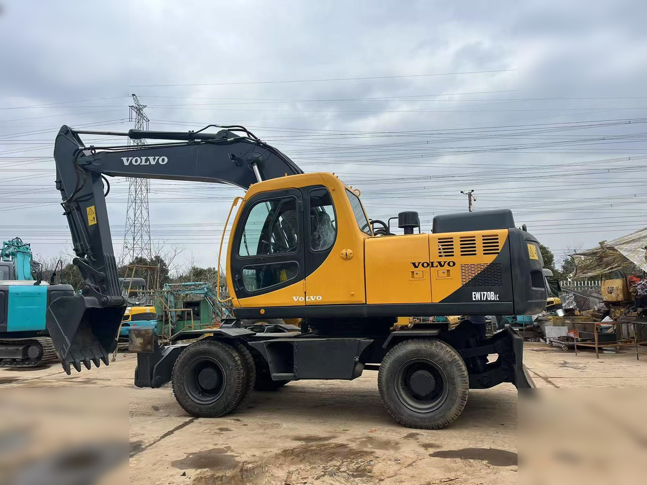 VOLVO EW170 - Excavator pe roţi: Foto 1 VOLVO EW170 - Excavator pe roţi: Foto 1