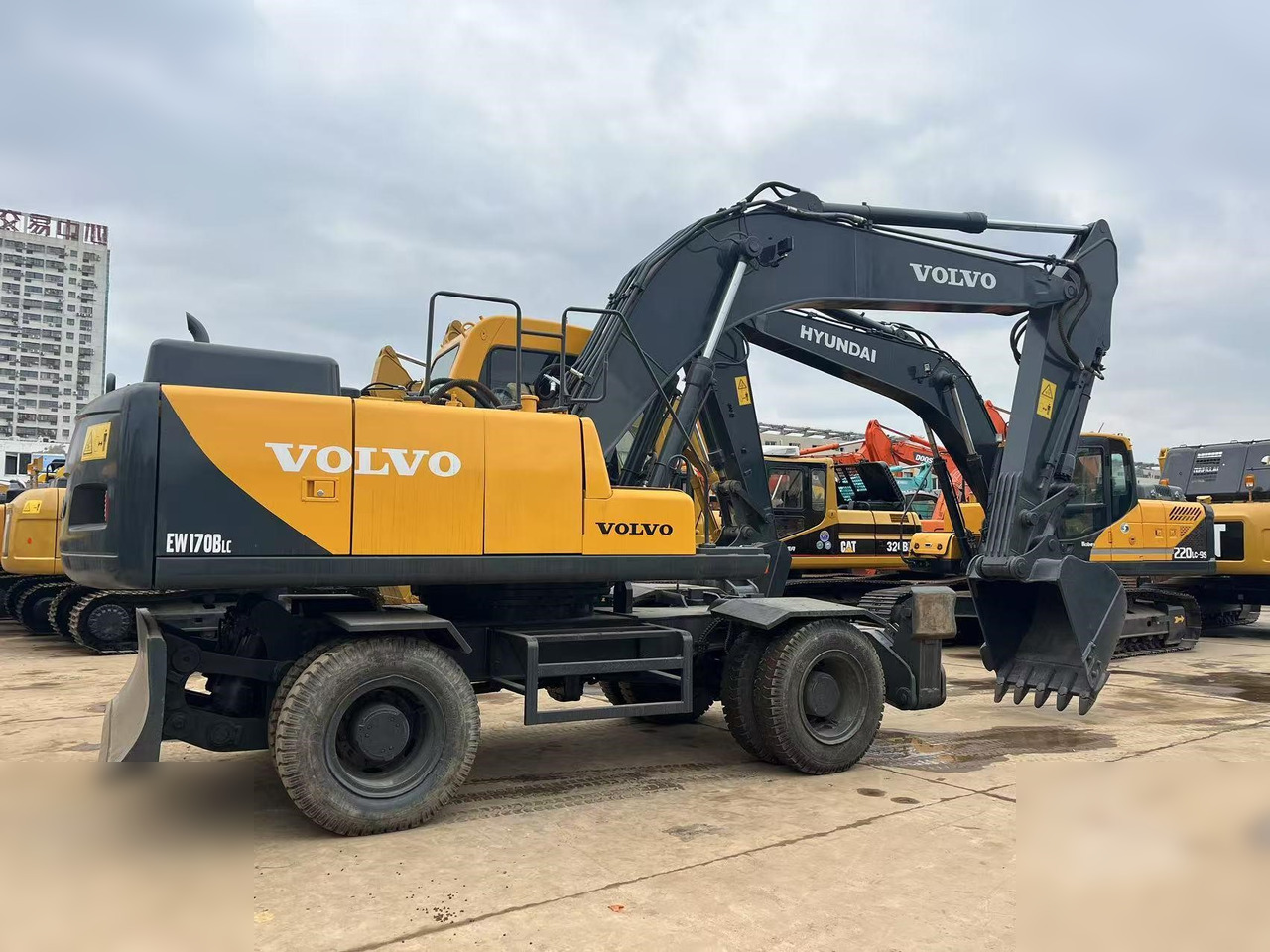 VOLVO EW170 - Excavator pe roţi: Foto 2 VOLVO EW170 - Excavator pe roţi: Foto 2