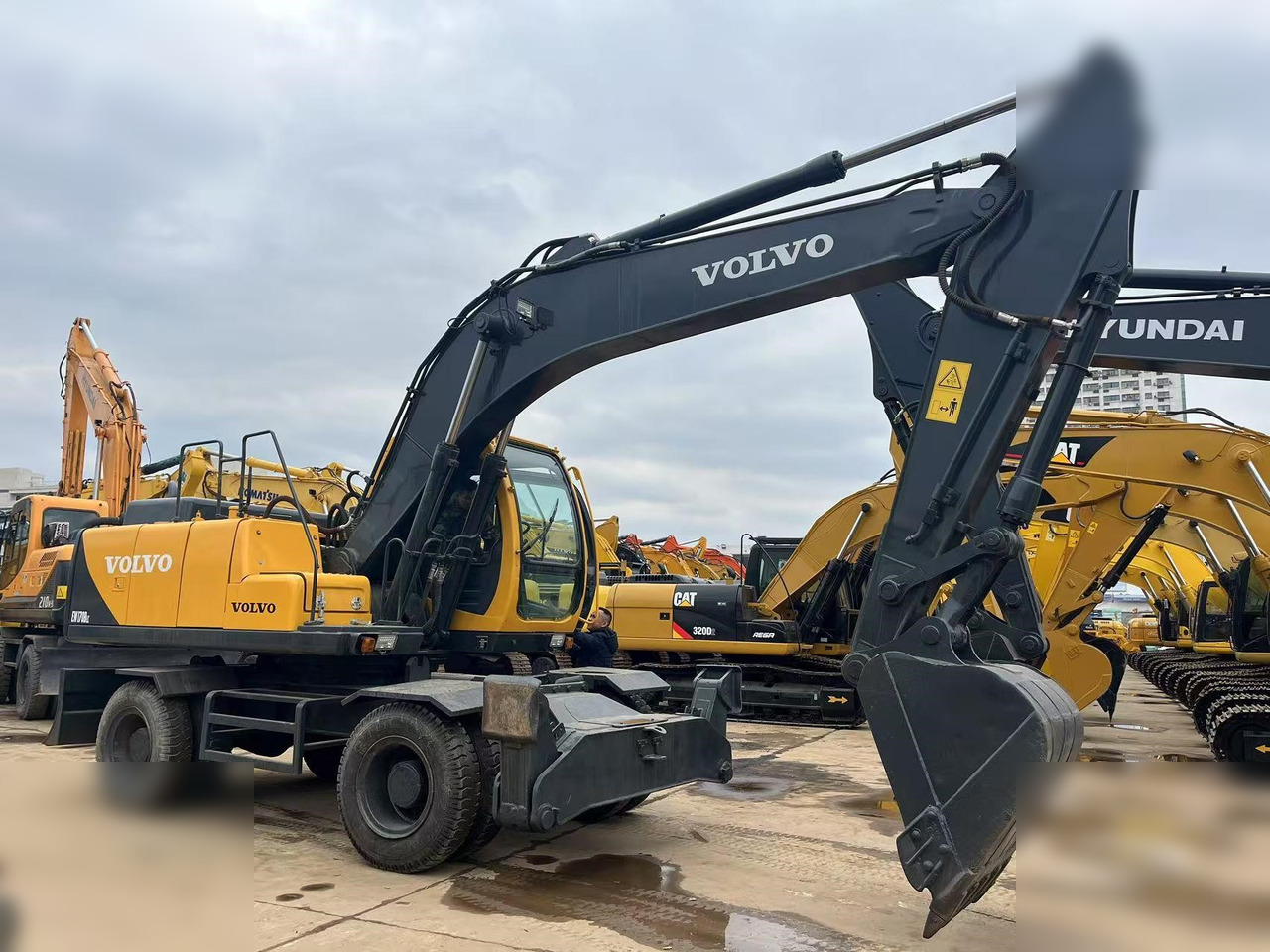 VOLVO EW170 - Excavator pe roţi: Foto 4 VOLVO EW170 - Excavator pe roţi: Foto 4