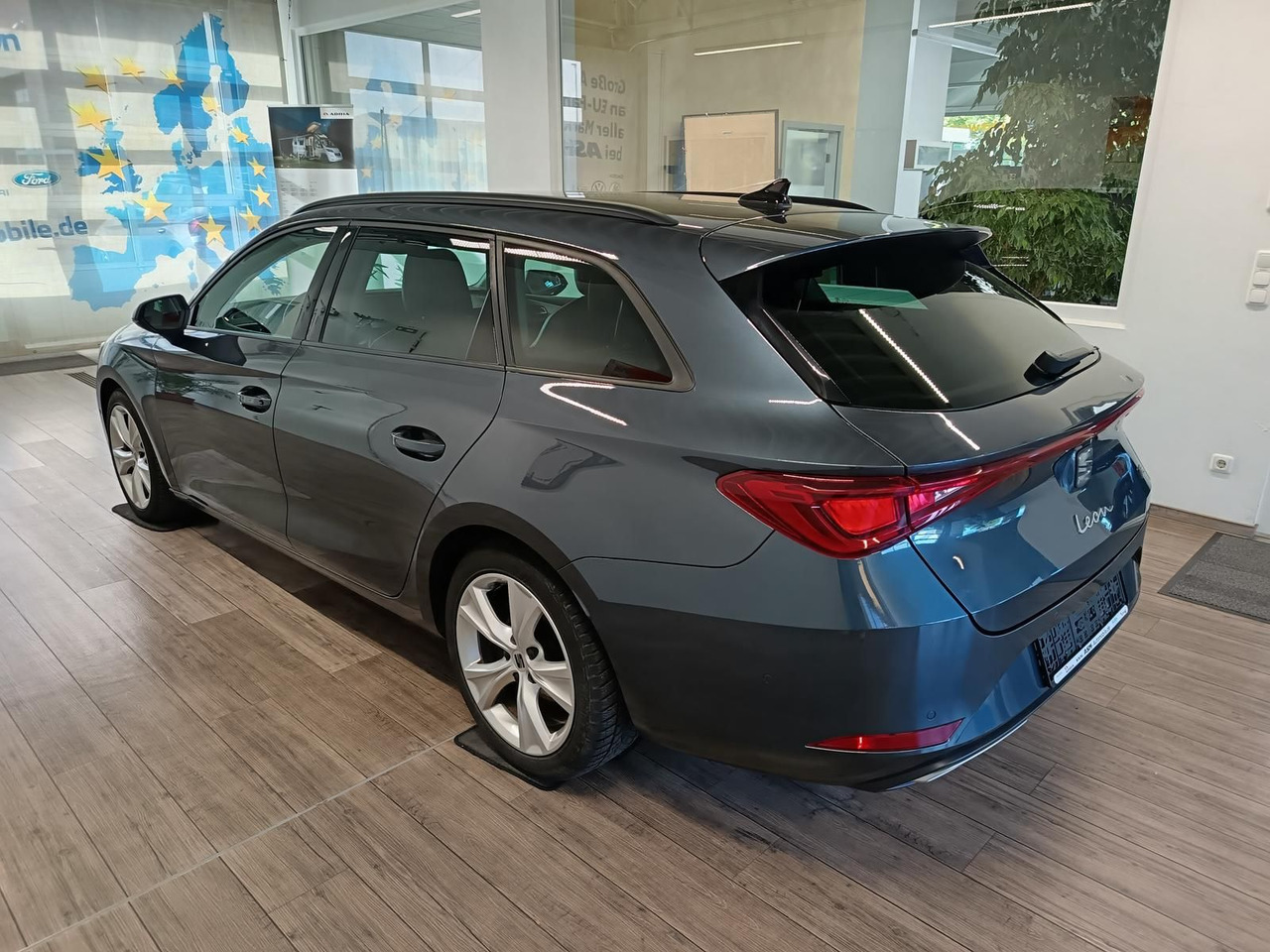 Seat Leon Sportstourer 1,5TSI FR*NAVI*LED*SOUND*R-KAM - Mașină break: Foto 4 Seat Leon Sportstourer 1,5TSI FR*NAVI*LED*SOUND*R-KAM - Mașină break: Foto 4
