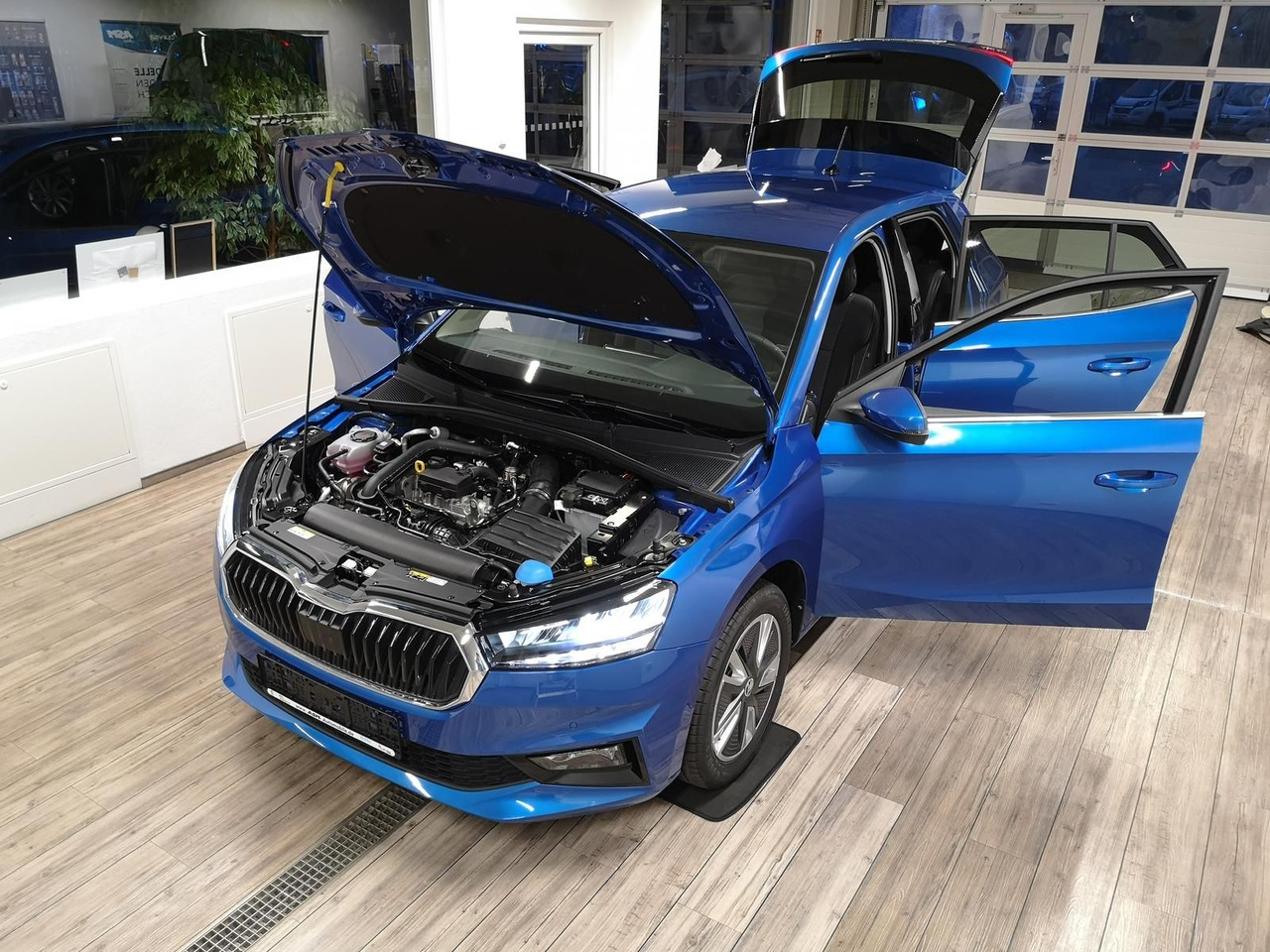 Skoda Fabia Style 1,0TSI 81 kW+R-KAM+2xPDC+LED+DAB+SHZ - Berlină/ Sedan: Foto 5 Skoda Fabia Style 1,0TSI 81 kW+R-KAM+2xPDC+LED+DAB+SHZ - Berlină/ Sedan: Foto 5