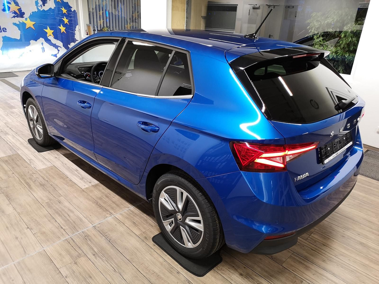 Skoda Fabia Style 1,0TSI 81 kW+R-KAM+2xPDC+LED+DAB+SHZ - Berlină/ Sedan: Foto 3 Skoda Fabia Style 1,0TSI 81 kW+R-KAM+2xPDC+LED+DAB+SHZ - Berlină/ Sedan: Foto 3