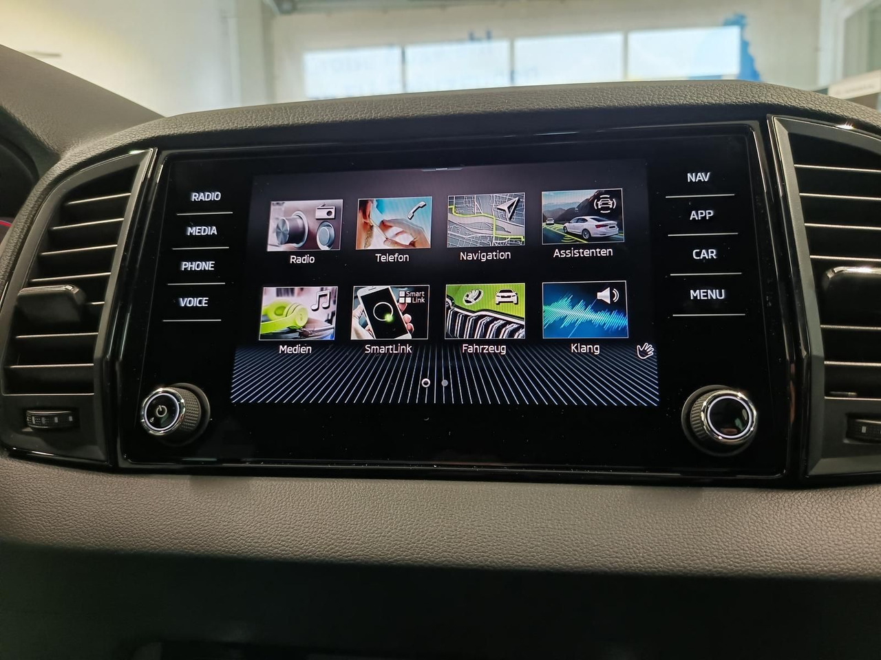 SUV Skoda Karoq Sportline 1,5 TSI DSG*AHK*PSD*STD.HZG*NAVI: Foto 10 SUV Skoda Karoq Sportline 1,5 TSI DSG*AHK*PSD*STD.HZG*NAVI: Foto 10