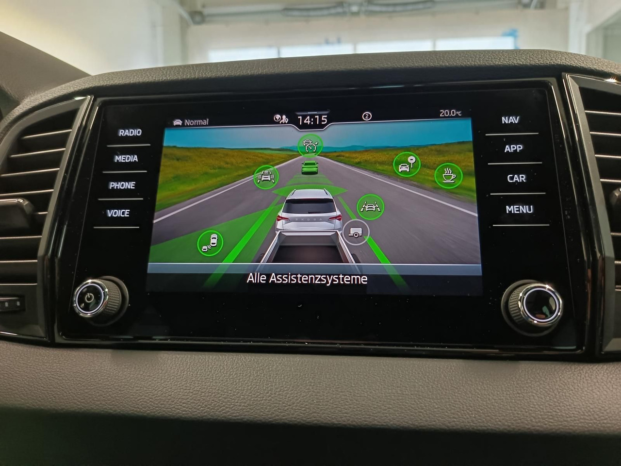 SUV Skoda Karoq Sportline 1,5 TSI DSG*AHK*PSD*STD.HZG*NAVI: Foto 13 SUV Skoda Karoq Sportline 1,5 TSI DSG*AHK*PSD*STD.HZG*NAVI: Foto 13