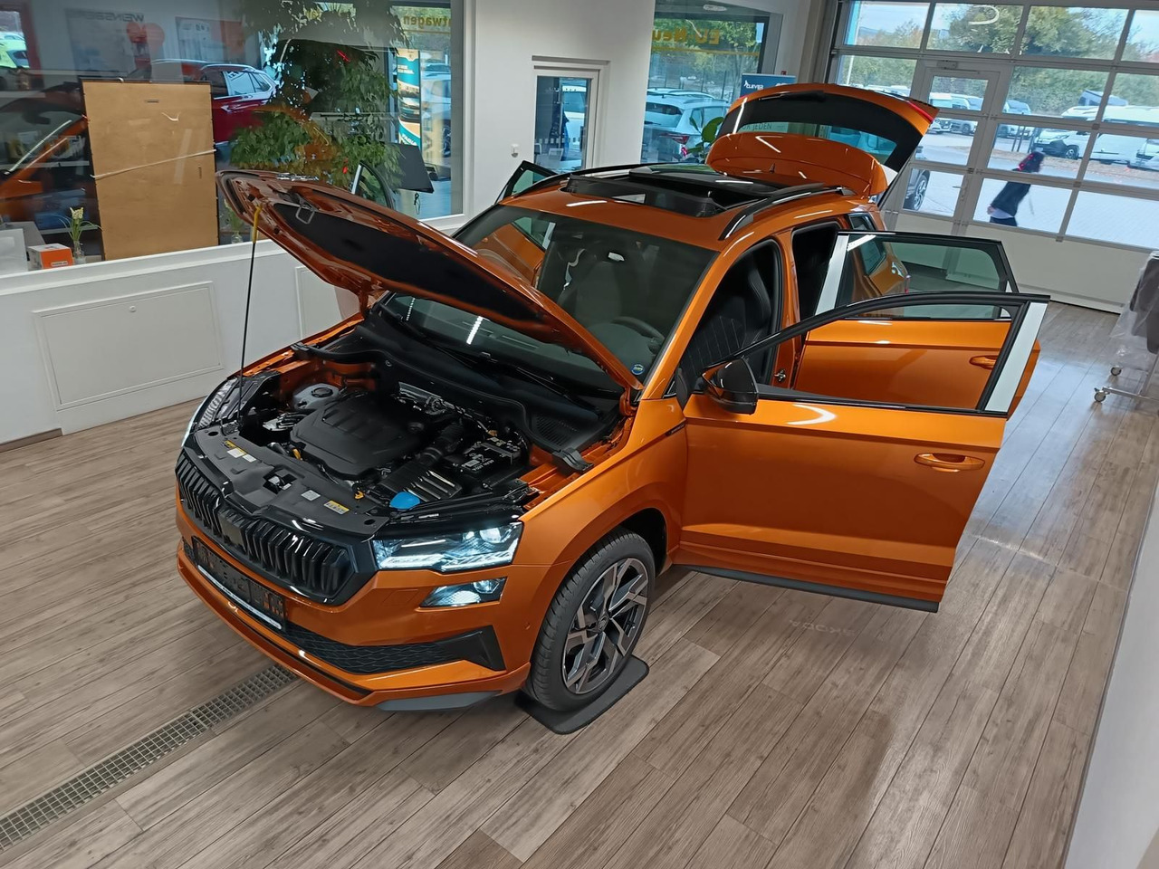 Skoda Karoq Sportline 2,0 TDI DSG 4x4*AHK*PSD*STD.HZG* - SUV: Foto 2 Skoda Karoq Sportline 2,0 TDI DSG 4x4*AHK*PSD*STD.HZG* - SUV: Foto 2