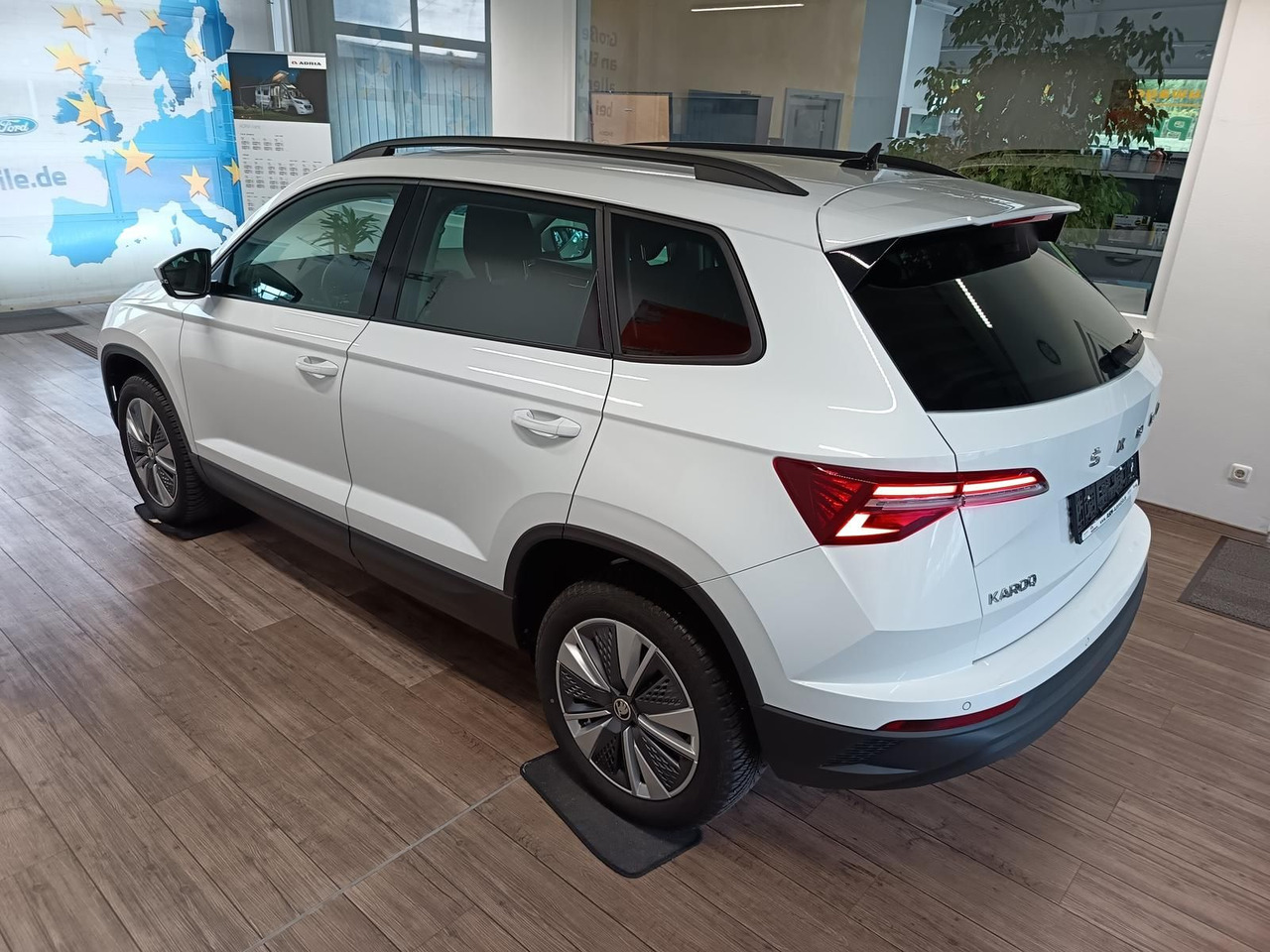 Skoda Karoq Style 1,5TSI DSG*AHK-VORBER*NAVI*LED*R-KAM - SUV: Foto 4 Skoda Karoq Style 1,5TSI DSG*AHK-VORBER*NAVI*LED*R-KAM - SUV: Foto 4