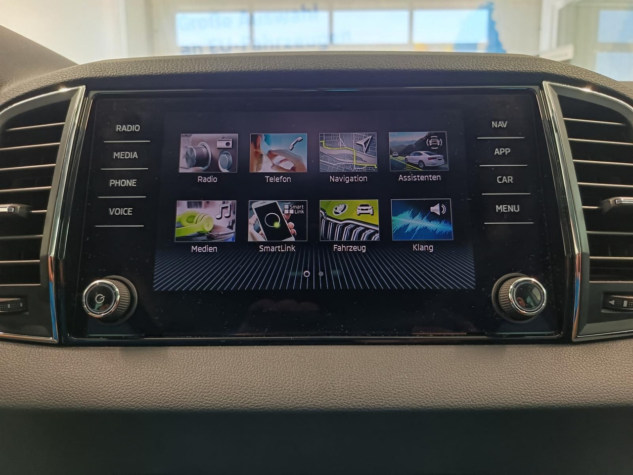 SUV Skoda Karoq Style 1,5TSI DSG*AHK-VORBER*NAVI*LED*R-KAM: Foto 10