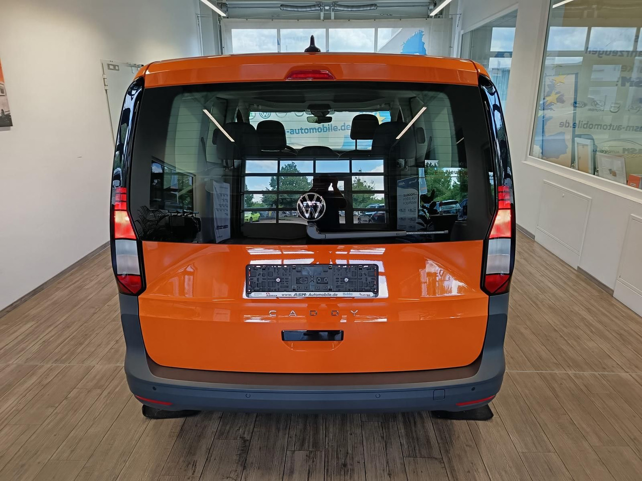 Volkswagen Caddy 2.0 TDI 75 kW*PDC*TEMP*DAB*KLIMA*5-SITZER* - Mașină break: Foto 5 Volkswagen Caddy 2.0 TDI 75 kW*PDC*TEMP*DAB*KLIMA*5-SITZER* - Mașină break: Foto 5