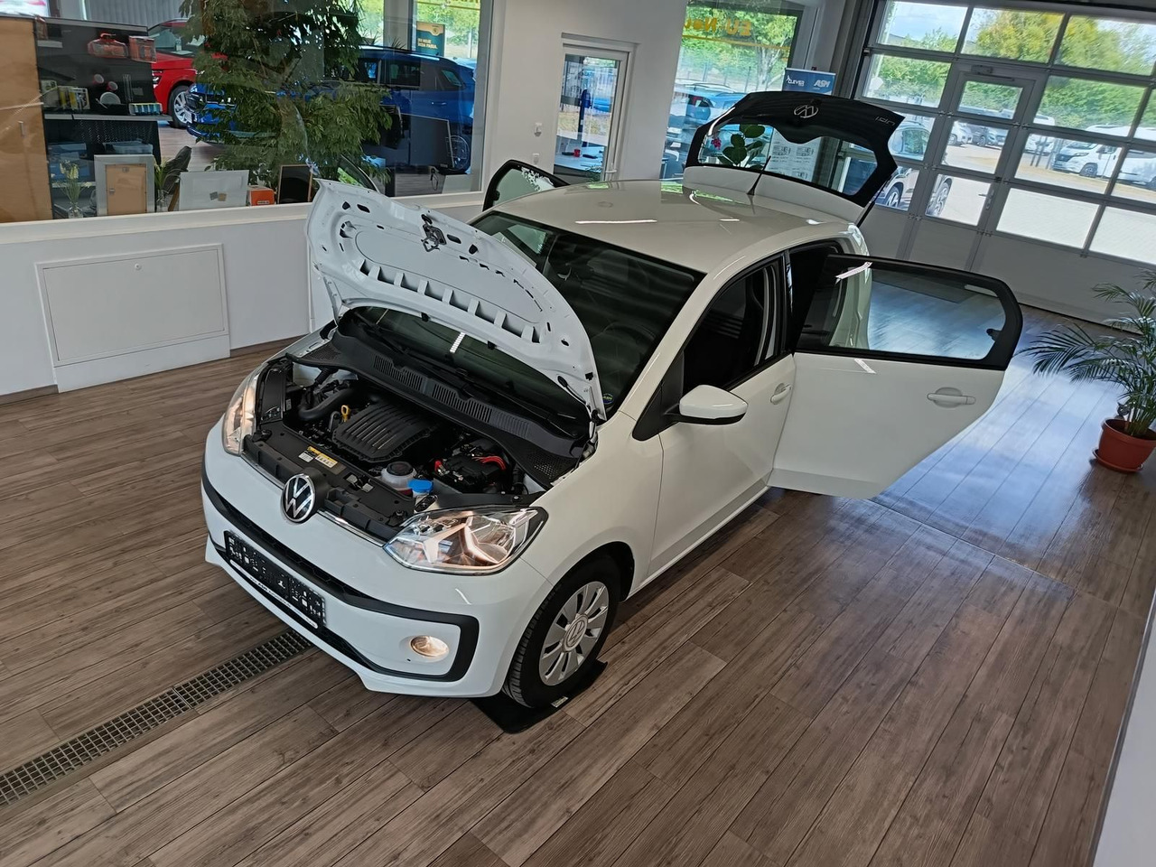 Volkswagen up! move up! 1.0*R-KAM*PDC*SHZ*MAPS+MORE*DAB*NSW - Automobil: Foto 2 Volkswagen up! move up! 1.0*R-KAM*PDC*SHZ*MAPS+MORE*DAB*NSW - Automobil: Foto 2