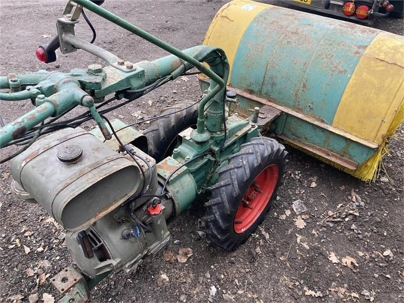 Irus U1200 med 120 cm fejemaskine - Mașină de măturat industrială: Foto 3 Irus U1200 med 120 cm fejemaskine - Mașină de măturat industrială: Foto 3