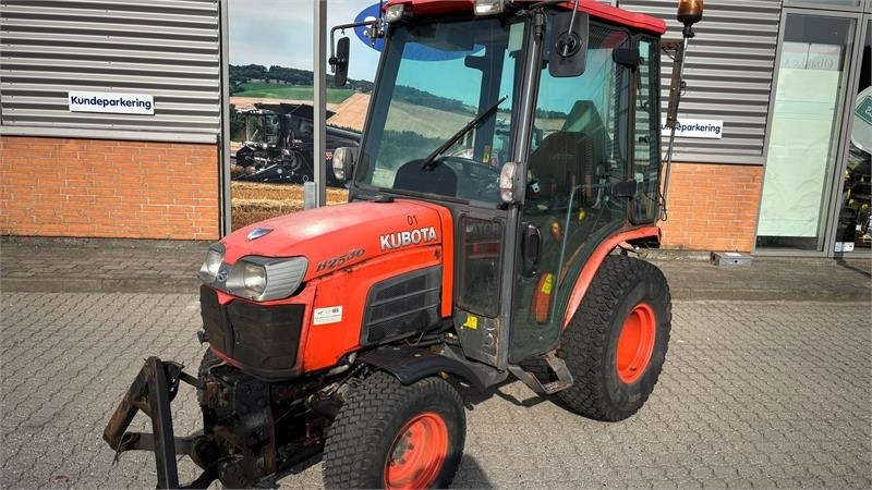 Kubota B2530 HST B2530 - Tractor comunal: Foto 1 Kubota B2530 HST B2530 - Tractor comunal: Foto 1