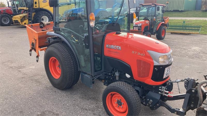 Kubota ST341 inkl. 150 cm kost og udlægger - Tractor comunal: Foto 4 Kubota ST341 inkl. 150 cm kost og udlægger - Tractor comunal: Foto 4